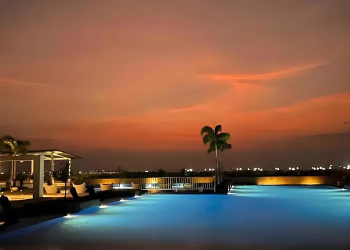 Luxurious Modern 2 Bedrooms Facing Bay Sunset, Airports, Okada, Solaire, Moa With Free Parking Apartment