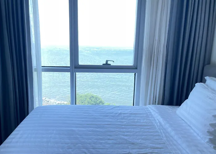 Apartment Luxurious Modern 2 Bedrooms Facing Bay Sunset, Airports, Okada, Solaire, Moa With Free Parking *