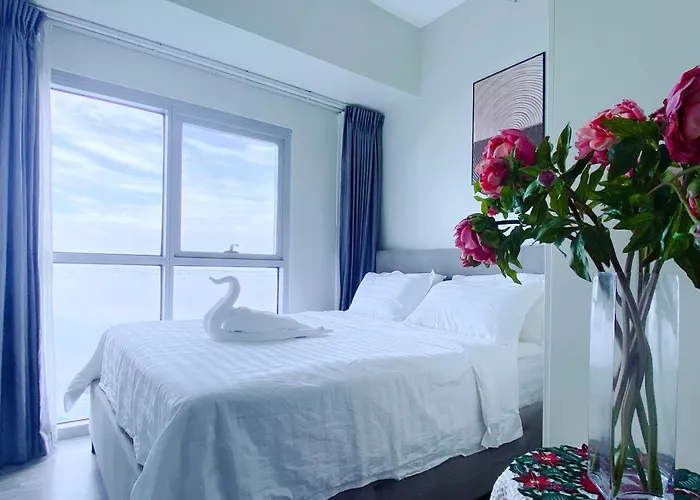 Luxurious Modern 2 Bedrooms Facing Bay Sunset, Airports, Okada, Solaire, Moa With Free Parking Apartment Manila