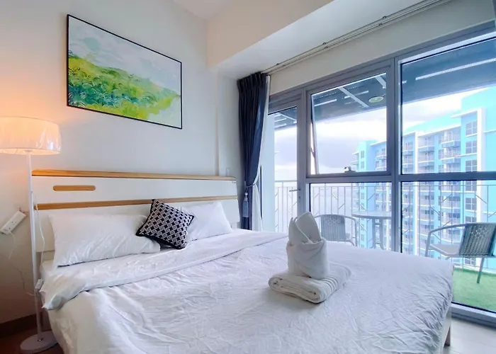 Luxurious Modern 2 Bedrooms Facing Bay Sunset, Airports, Okada, Solaire, Moa With Free Parking Apartment Manila