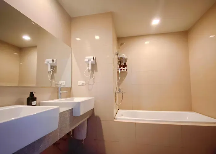 Luxurious Modern 2 Bedrooms Facing Bay Sunset, Airports, Okada, Solaire, Moa With Free Parking Apartment
