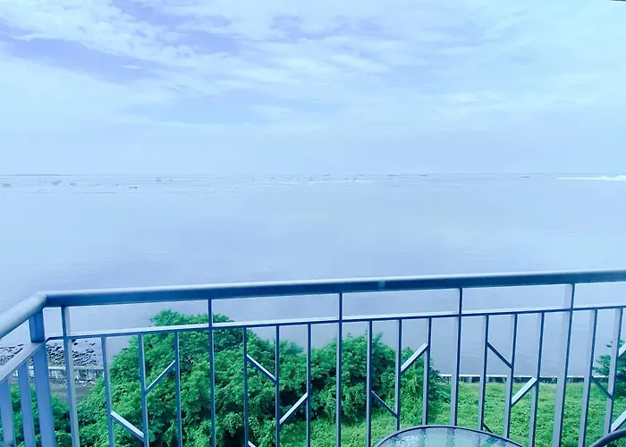 Luxurious Modern 2 Bedrooms Facing Bay Sunset, Airports, Okada, Solaire, Moa With Free Parking Apartment